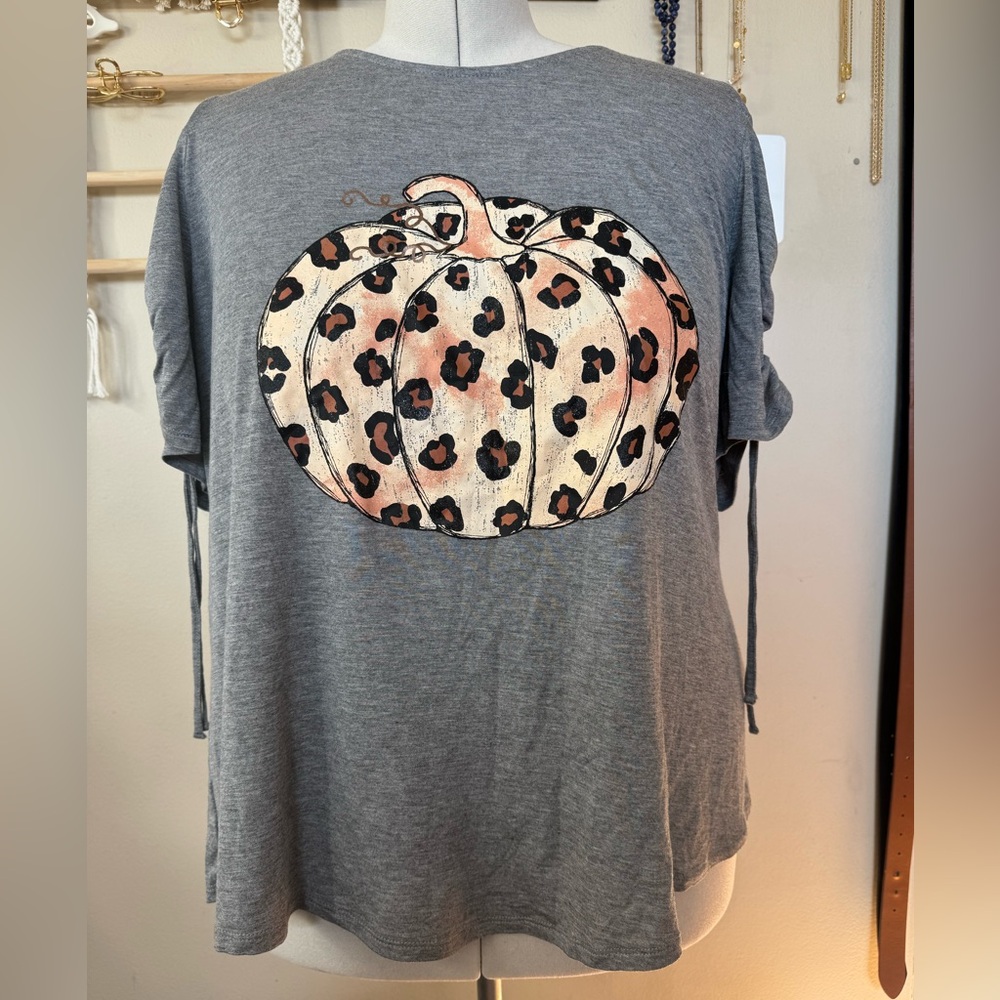3/$15 Cato Cold Shoulder Leopard Print Pumpkin Top 18/20W